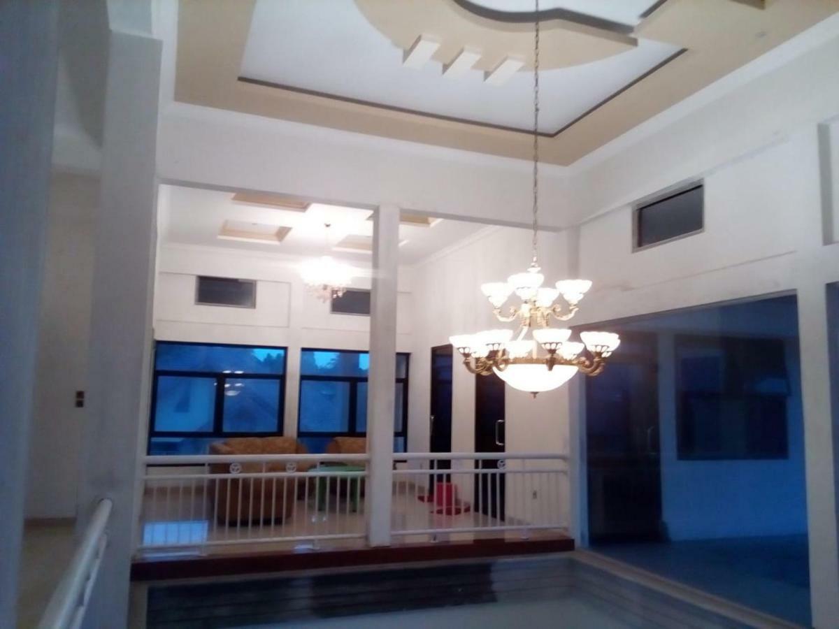 Almira Homestay Джамби Экстерьер фото